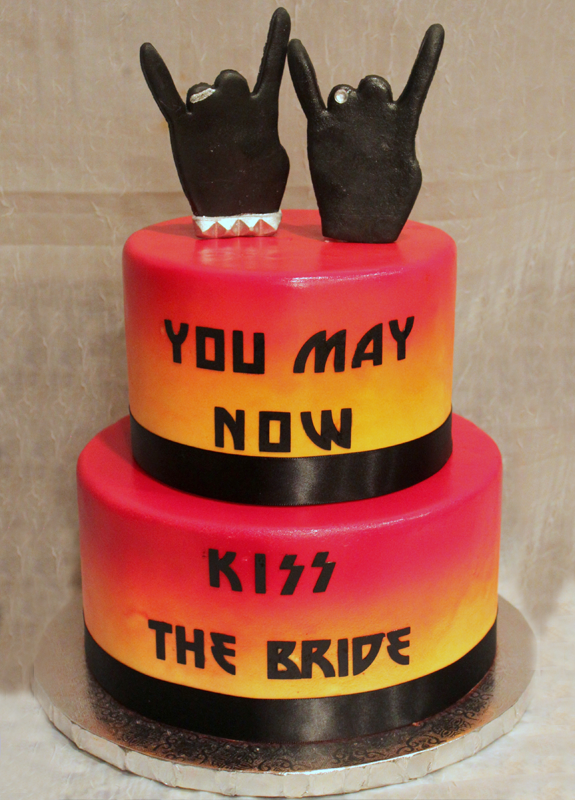 Two-tiered wedding Kiss inspired cake available at Rock N Roll Wedding Chapel. 